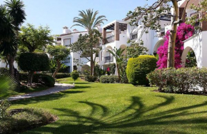 Beachfront 4-bed Pet-Friendly Poolside Top Flat